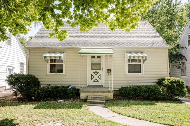 Building Photo - 3428 Beaumont Dr