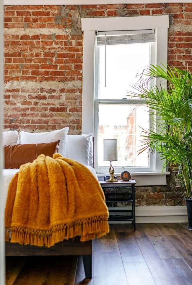 Building Photo - 575 1/2 City Park Avenue-SI ID1265608P