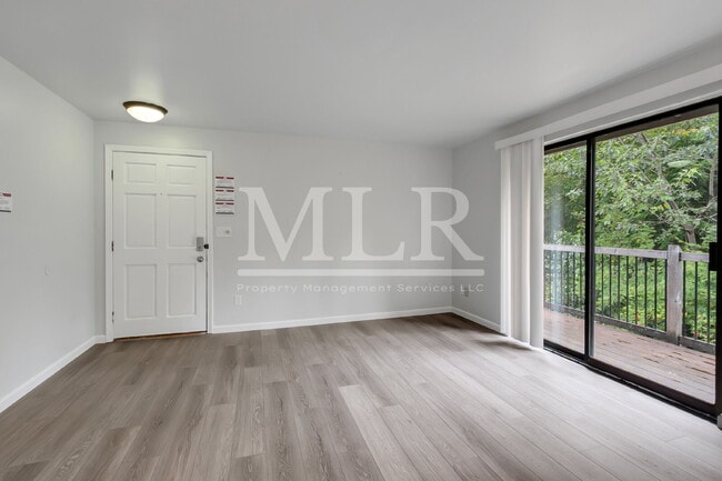 Building Photo - 1700 Lake Park Dr SW
