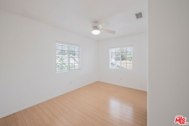 Building Photo - 341 Newland St
