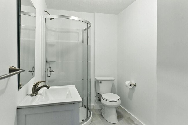 Building Photo - Near Lake Flanagan