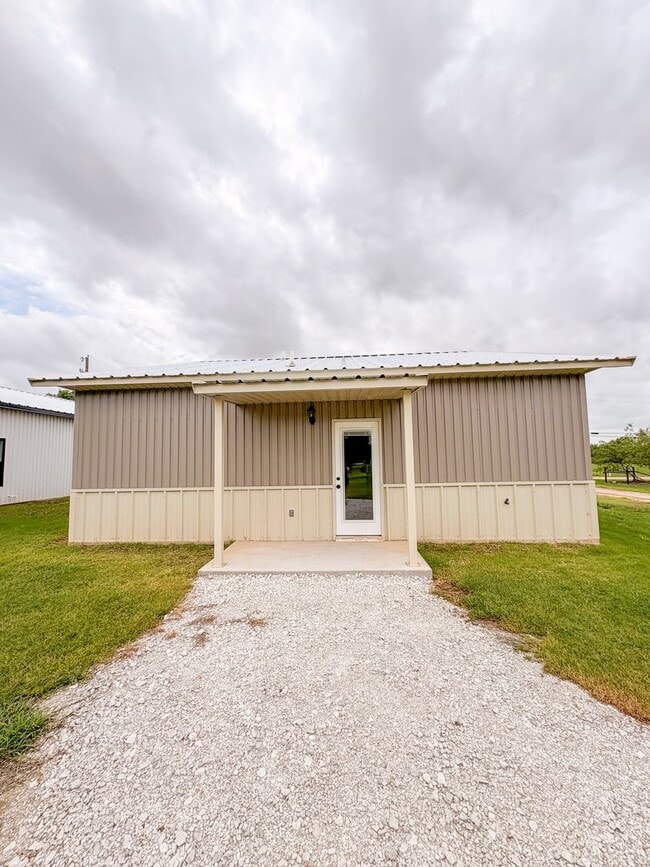 Building Photo - 1105 E Navarro-