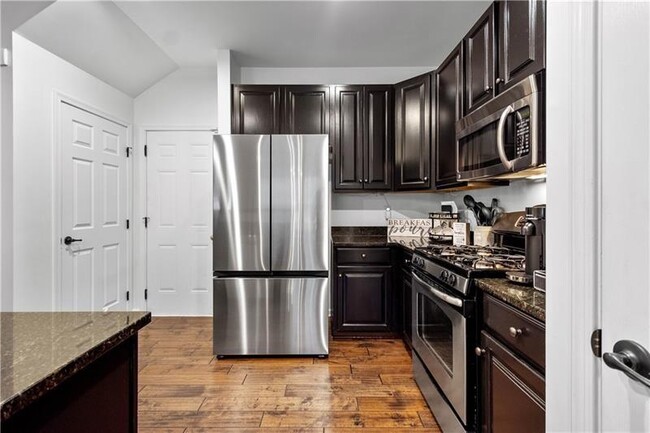 Building Photo - 294 Maple Ridge Dr