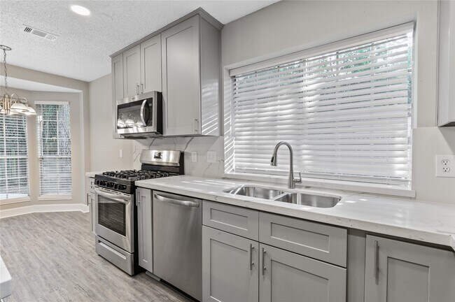 Building Photo - 31 S Stony Bridge Cir