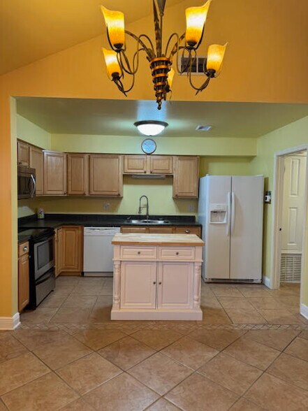 Building Photo - 113 Sunridge Park