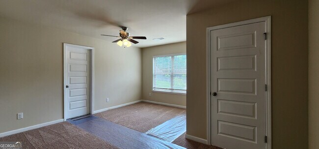 Building Photo - 525 Twelve Oaks Dr