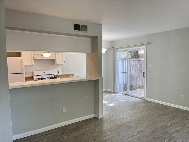 Building Photo - 1312 Southport Dr