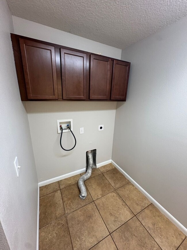 Building Photo - 3 Bed / 2 Bath Single-Family Home Near Downtown Eustis