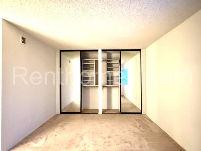 Building Photo - 9937 Dauntless St