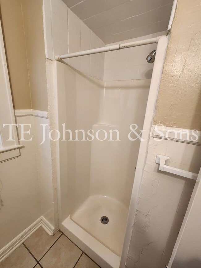 Building Photo - Charming Home with Character and Modern Co...