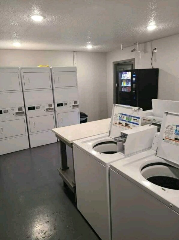 Building Photo - 407 Edwards St