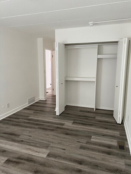 Building Photo - 2114 Pauline Blvd