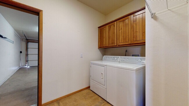 Building Photo - 6411 Consuelo Point St NE