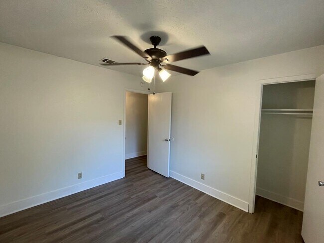 Building Photo - 11914 Swan Dr