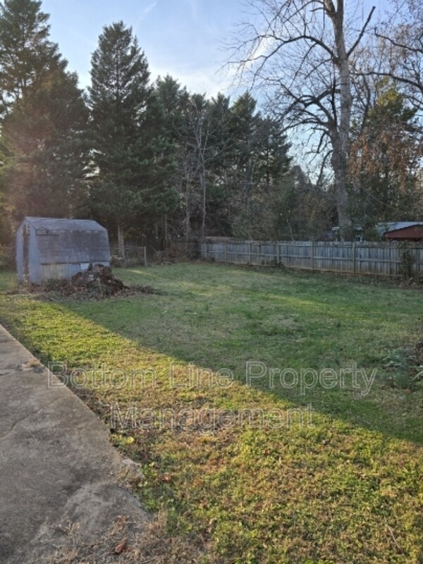 Building Photo - 4120 Leeds Dr