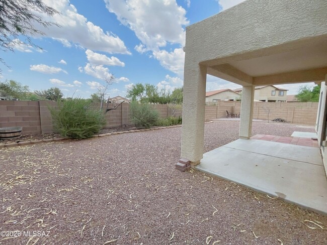 Building Photo - 11786 W Fordson Dr