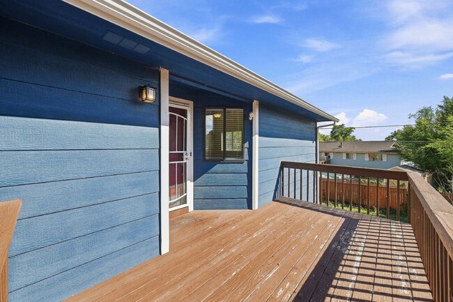 Building Photo - $2,300.95 with $300 Off the First Month's Rent - 3 Beds, 3 Bath, Single Family Home with Solar Pa...