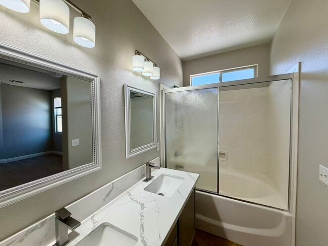 Building Photo - Beautiful single one-story home