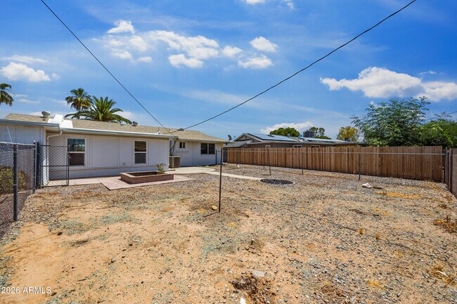 Building Photo - 12422 N Cherry Hills Dr E