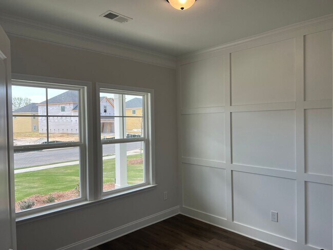 Building Photo - Exquisite Rental Home Features 4 Beds, 2.5 Baths in John's Landing!