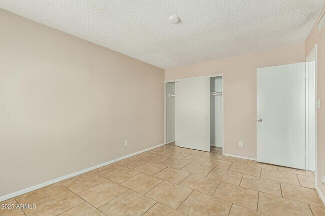 Building Photo - 5948 N 48th Ave