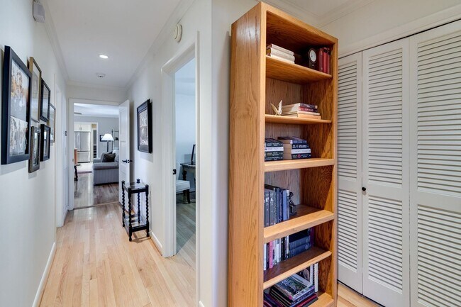Building Photo - Shy's Hill Road Rental