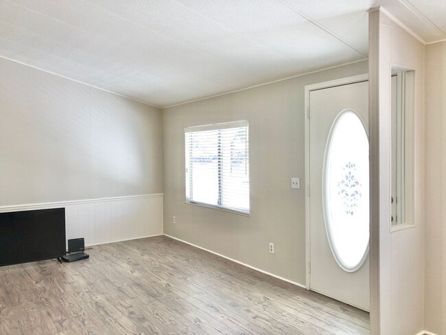 Building Photo - Awesome Updated Single Story in The Darling "Farm" Community of Wildomar, Close to Everything, bu...