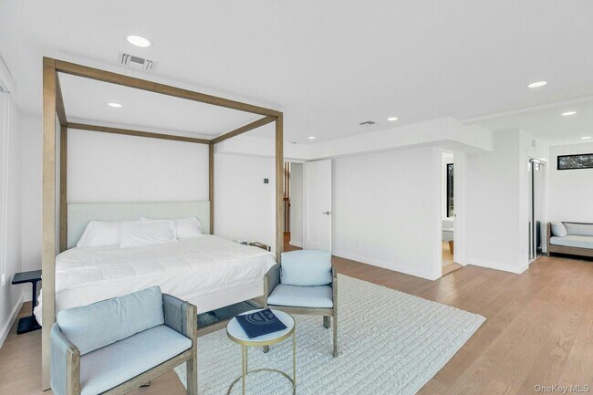 Building Photo - 10 Bay View Dr