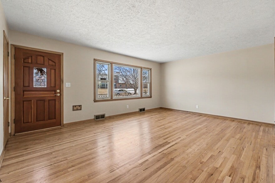 Building Photo - 2406 S 46th St