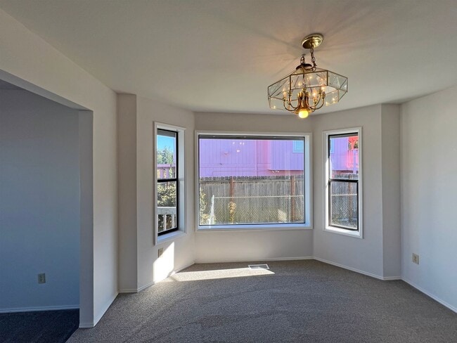 Building Photo - 1507 63rd Ave NE