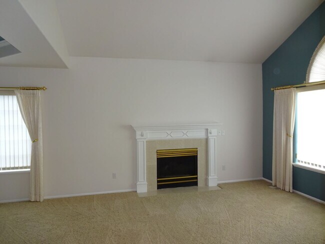 Building Photo - Charming 3 Bed, 2 Bath Home in Satna Clara