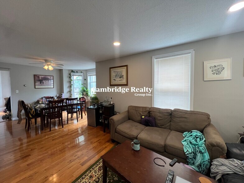 Building Photo - 11 Hudson St