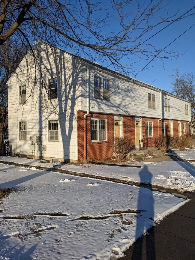 Building Photo - 2401 Knapp St