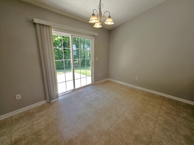 Building Photo - 35 Waukegan Way