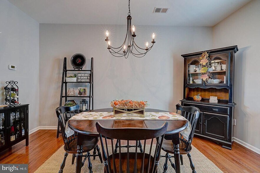 Building Photo - 476 N Palace Dr