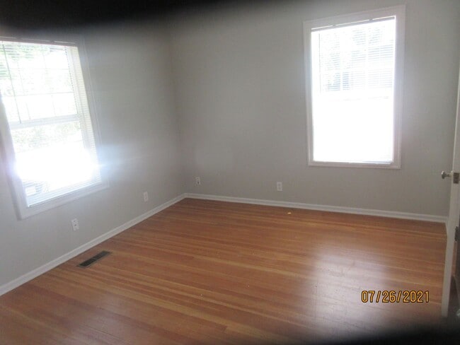 Building Photo - (936) 18th Street Home - 3 Bedroom / 2 Bat...