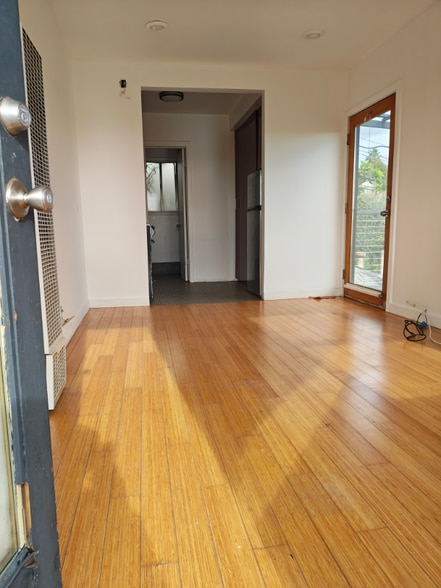 Building Photo - 250 3rd Ave