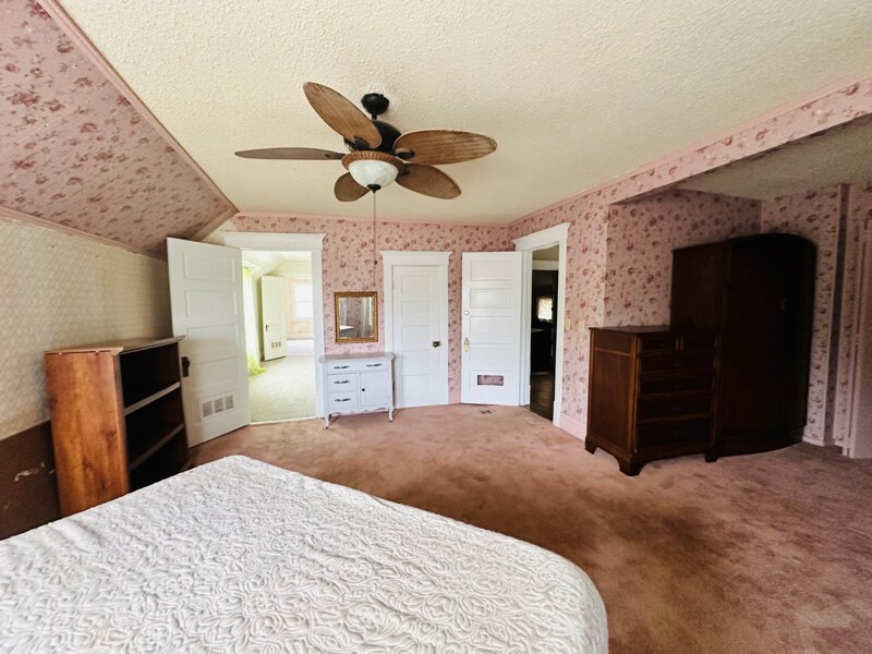 Building Photo - 615 NW Arlington Ave