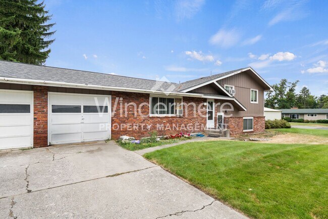 Building Photo - Freshly Updated 2 Bed 1 Bath Spokane Valley property with detached garage / Shop