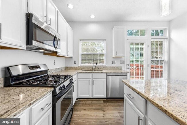 Building Photo - 210 Eisenhower Ct