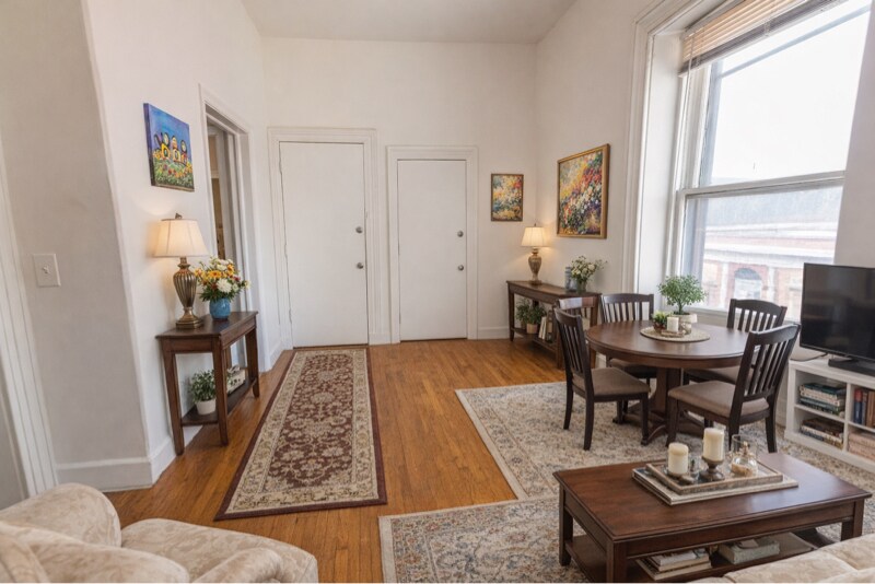 Building Photo - 115 W Monument St