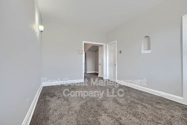 Primary Photo - 1314 N Kenwood Ave