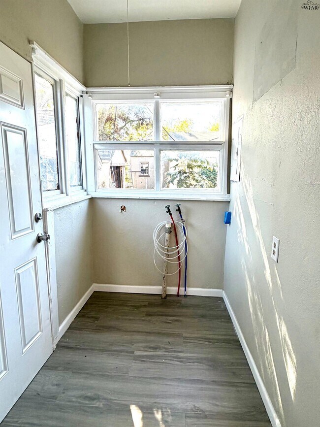 Building Photo - 2213 Bridwell St