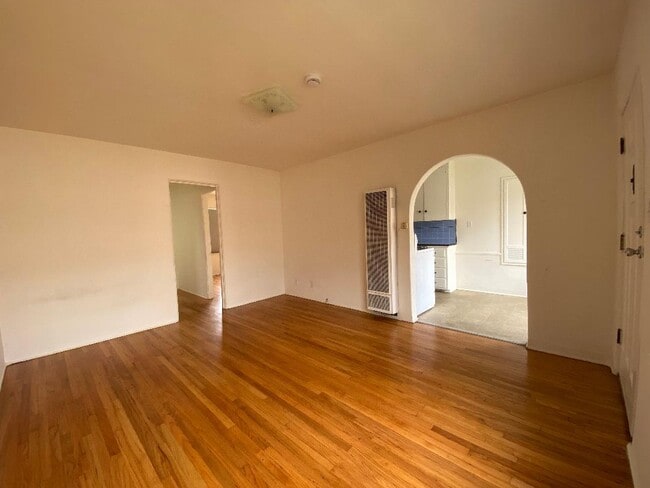 LIVING ROOM - ARCH - NOOK - KIT - 820 Pearl St