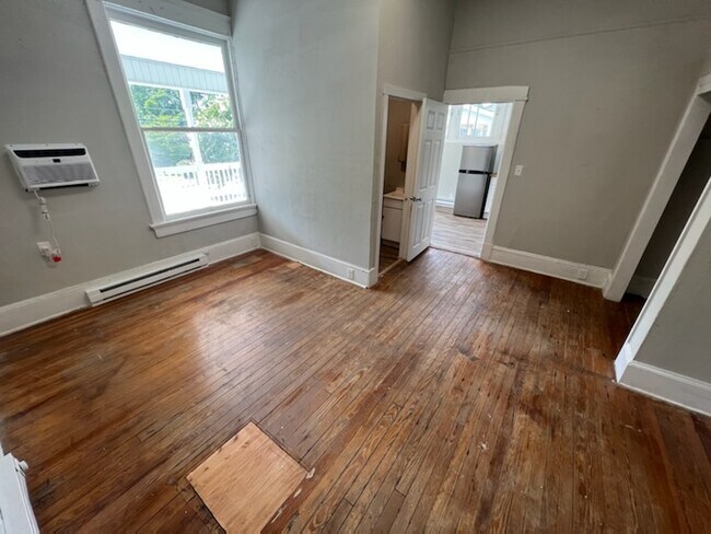 Building Photo - 364 Marion Ave