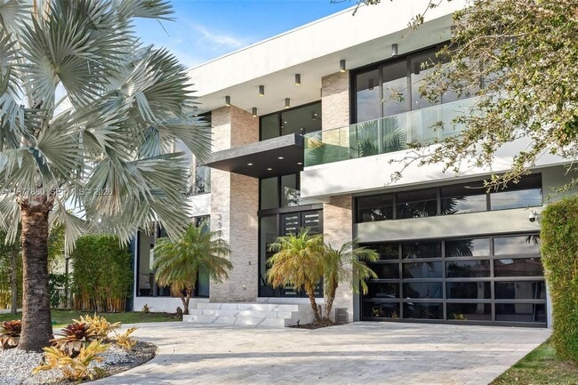 Building Photo - 3367 NE 168th St