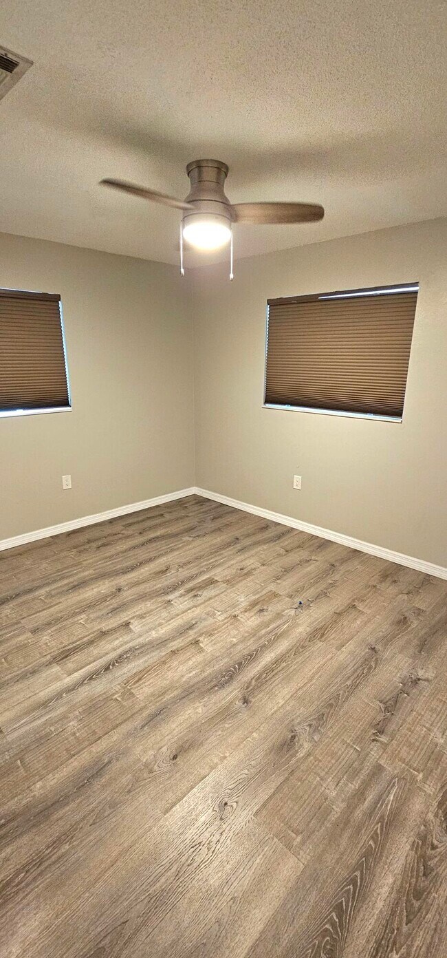 Building Photo - 1380 Floral Ln