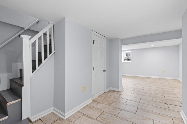 Building Photo - 6BR / 5BA Single-Family Home | 2,663 Sq Ft | Private Driveway | Deck | $4,200/mo Spacious 6-bedro...