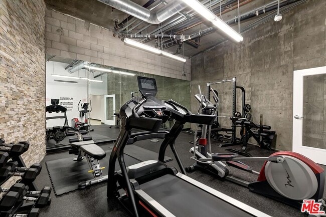 Building Photo - 225 S Hamilton Dr