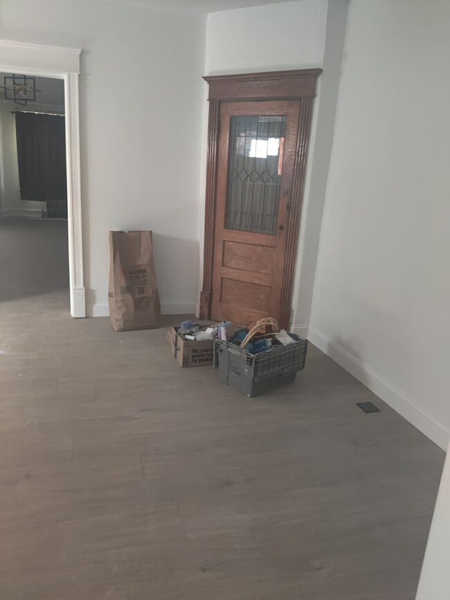 Building Photo - 1620 Lindley Ave